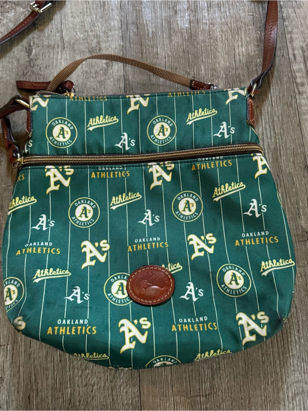 Vintage Dooney Bourke MLB Oakland Athletics Green Canvas Crossbody Bucket Bag - Picture 2 of 6